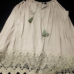 Tank top with crocheted hem